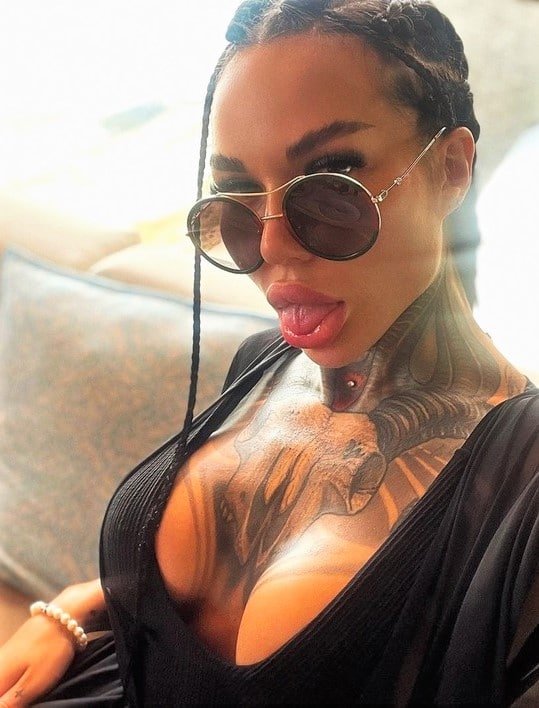 Юля - Интим салон Санкт-Петербурга +7(981)214-21-80